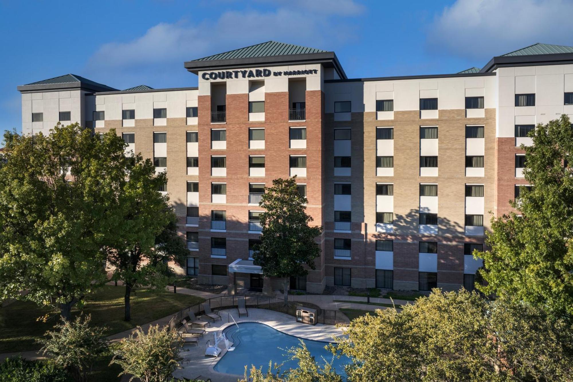 Courtyard Dallas Addison Quorum Drive Hotel Exterior photo