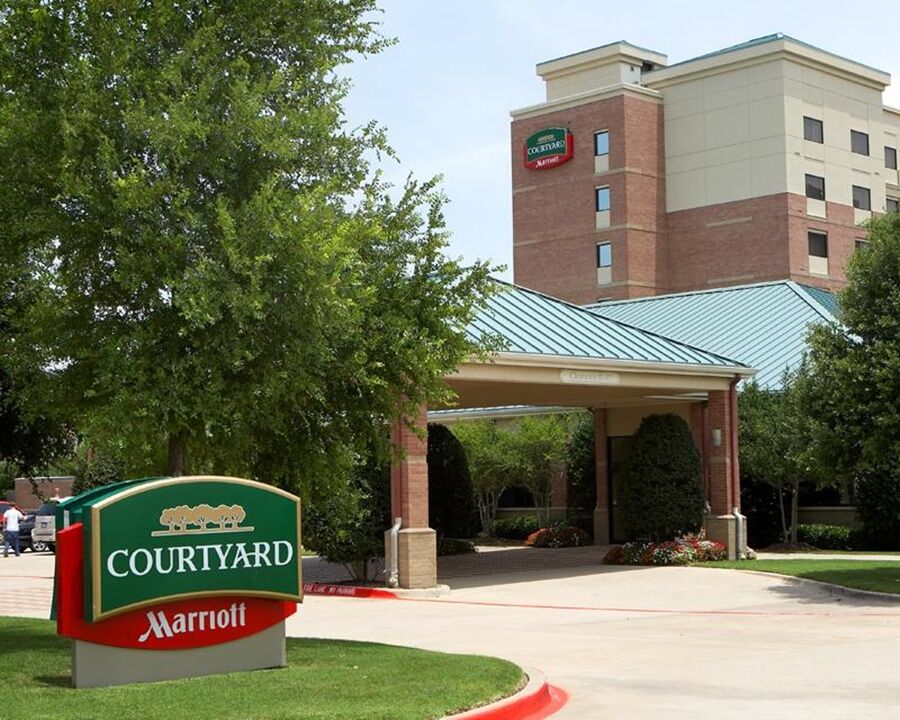 Courtyard Dallas Addison Quorum Drive Hotel Exterior photo